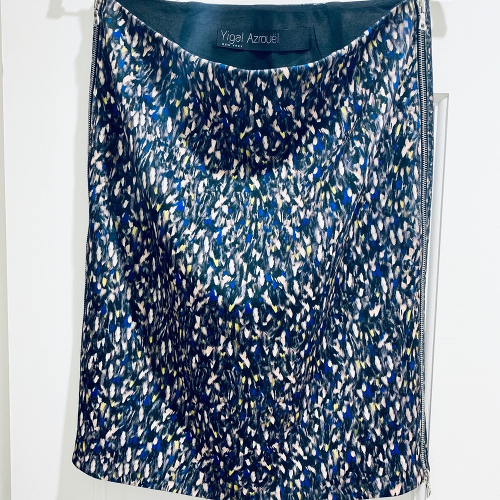 Small Feather Print Scuba Zip Skirt